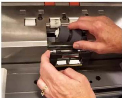 KODAK i1860 - Reinigung der Transportringe der Separator-Rolle - 3