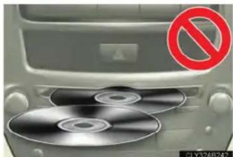 LEXUS IS F (2010) - CD player precautions - 1
