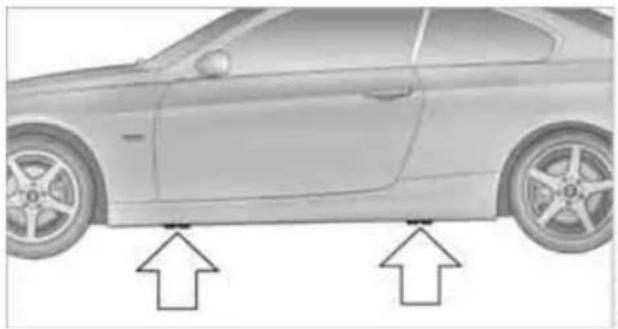 Side view of a car with two arrows pointing to the side of the front wheel (no text or symbols present)