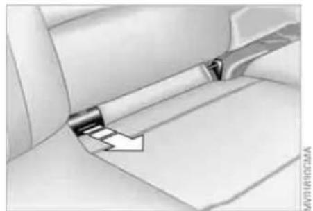 BMW 325Ci Coupe (2004) - To unlock the safety belt - 2