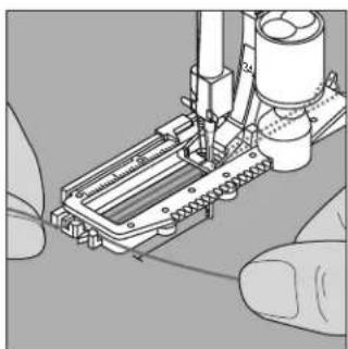BERNINA Activa 240 - Einhängen des Garnes im Knopflochschlittenfuss Nr. 3A - 1