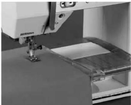 BERNINA Aurora 430 - Anbringen des Tisches - 1