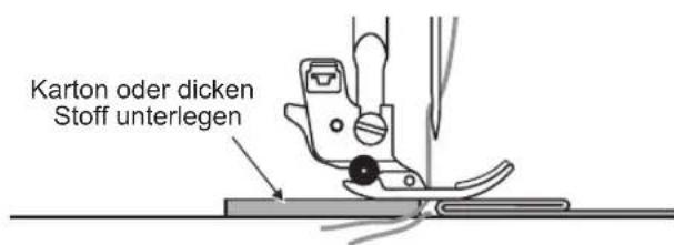 Karton oder dicken Stoff unterlegen
