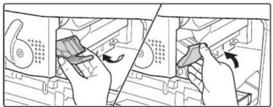 SHARP MX-C312 - Setzen Sie eine neue Klammerkartusche in den Heftklammernkasten ein (siehe Abbildung). - 1