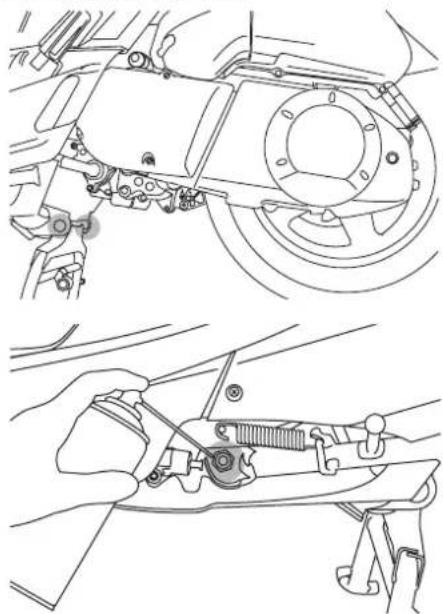 YAMAHA X-max (2005) - Haupt- und Seitenständer prüfen und schmieren - 1