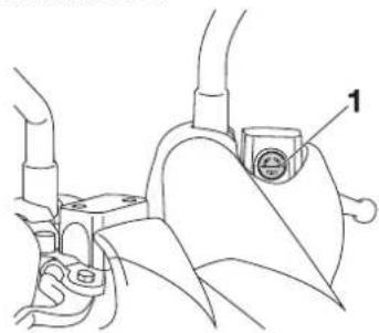 YAMAHA X-max 125 (2012) - Bremsflüssigkeitsstand prüfen - 2
