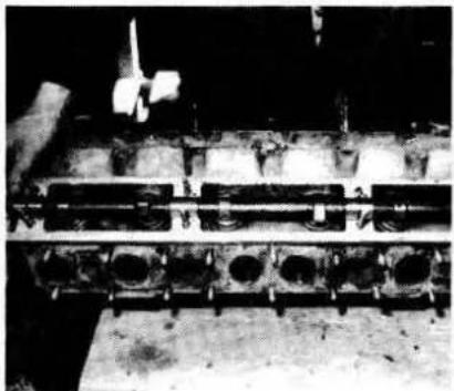 JAGUAR MK1 (1969) - Valve removal - 7