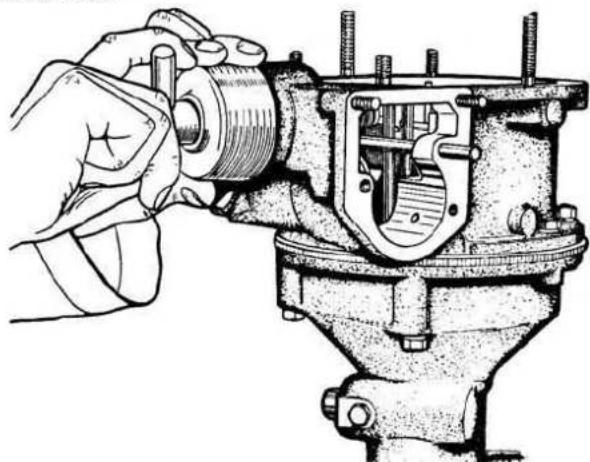 JAGUAR MK1 (1969) - Pump - removal and refitting - 1