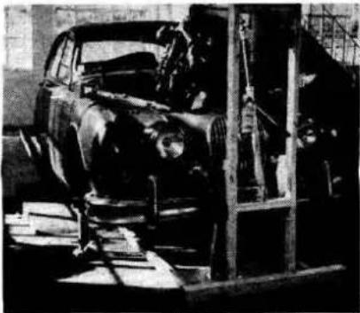 JAGUAR MK1 (1969) - Engine removal with gearbox - lifting upwards - 51