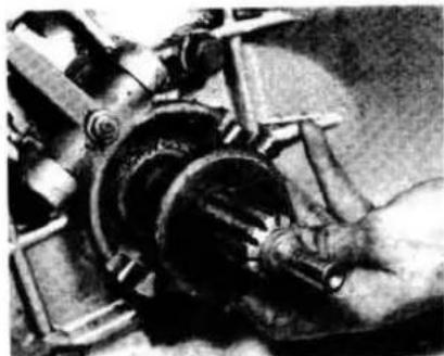 JAGUAR MK1 (1969) - Clutch fork and release bearing - removal, examination and refitting - 3