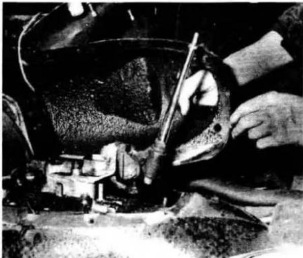 JAGUAR MK1 (1969) - Engine removal with gearbox - lifting upwards - 7