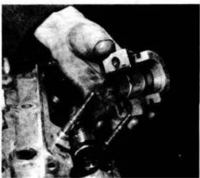 JAGUAR MK1 (1969) - Valve removal - 6