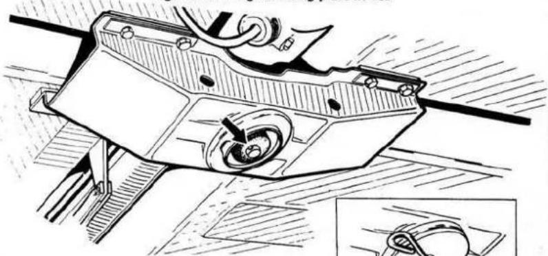 JAGUAR MK1 (1969) - Engine removal with gearbox - lifting upwards - 57