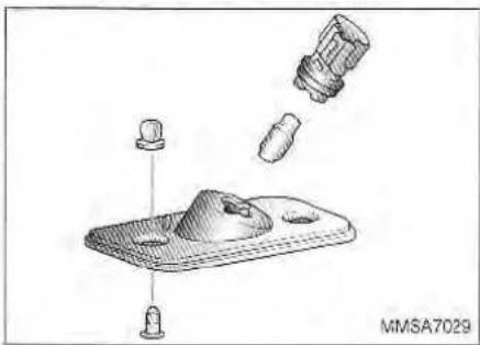 KIA Magentis (2003) - LICENSE PLATE LIGHT BULB REPLACEMENT - 1