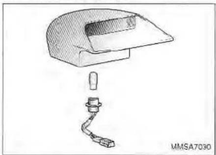 KIA Magentis (2003) - CENTER HIGH-MOUNTED STOPLIGHT BULB REPLACEMENT - 1