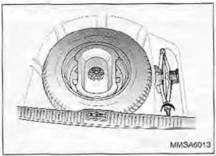 KIA Magentis (2003) - IF YOU HAVE A FLAT TIRE STORING THE SPARE TIRE, JACK AND TOOLS - 2