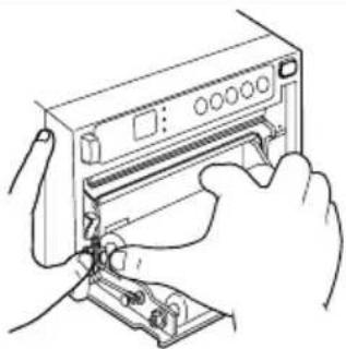 MITSUBISHI P93DE - Load the paper roll. - 1