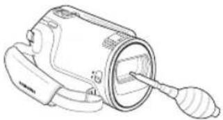 SAMSUNG HMX-F800SP - Den Camcorder reinigen - 2