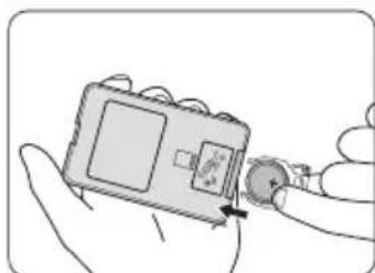 BENQ 9H.J6F77.13E - Replacing the remote control battery - 4