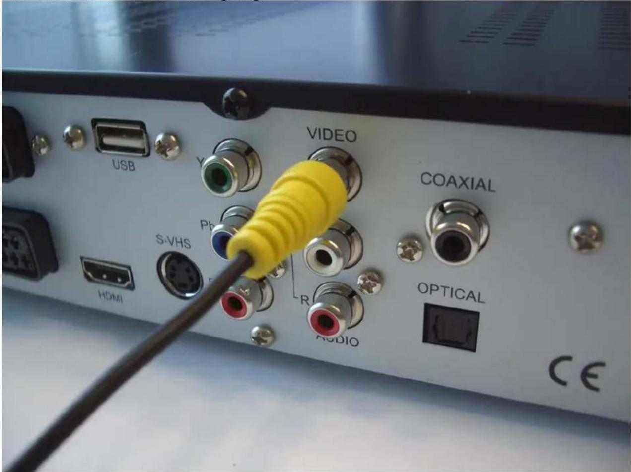 USB VIDEO S-VHS Ph R AUDIO COAXIAL OPTICAL CE