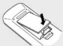 KENWOOD K-711 - Einlegen der Fernbedienungsbatterien - 3