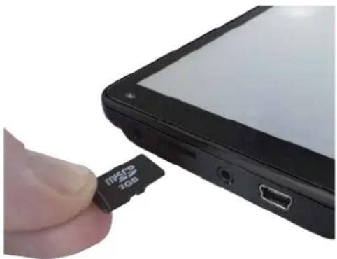 SNOOPER S2500 Ventura Pro - Vorbereitungen – SD-Karte einlegen - 1