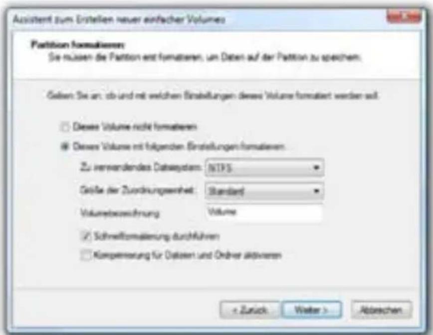 Assistent zum Erstellen neuer einfacher Volumes Partition formatieren: Se müssen die Partition erst formatieren, um Daten auf der Partition zu spechen. Gelsen Sie an, ob- und mit welchen Einstellungen dieses Volume formatiert werden soll. ☐ Dieses Volume nicht formatieren ☑ Dieses Volume mit folgenden Einstellungen formatieren: Zu verwandendes Database: NTFS Geße der Zuordnungsnehm: Standard Volumebewährung: Volume ✓ Schnefformatierung durchführen ☐ Komperierung für Daten und Öndner aktivieren + Zurek Weiter > Abzehen