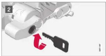 VOLVO V60 Hybrid (2014) - Abnehmbare Anhängerzugvorrichtung - Befestigung/Entfernen - 2
