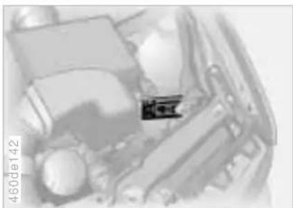 BMW 318i (2000) - Typenschild Fahrzeug-Identifizierung - 1