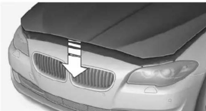 BMW 520d (2012) - Motorhaube schließen - 1