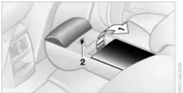 BMW 520i (2004) - Mittelarmlehne hinten - 1