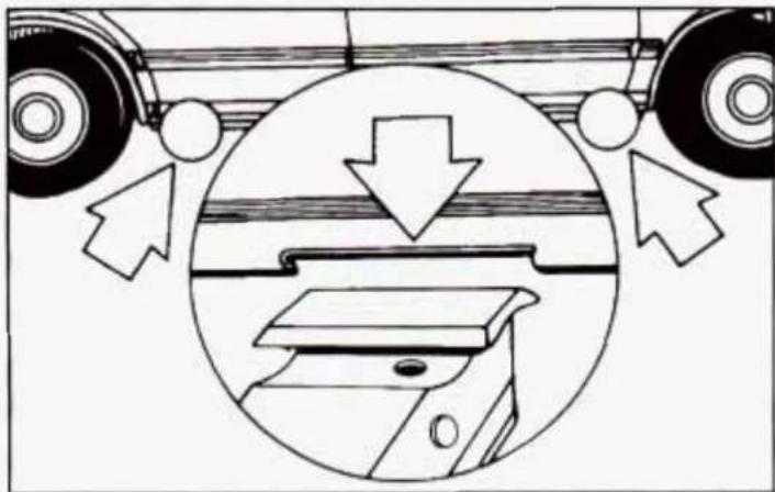 Buick Century (1995) - Wire Wheel Cover - 3