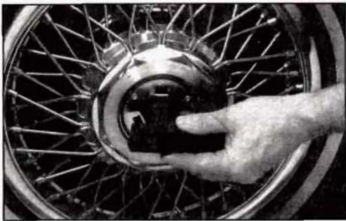 Buick Century (1995) - Wire Wheel Cover - 2