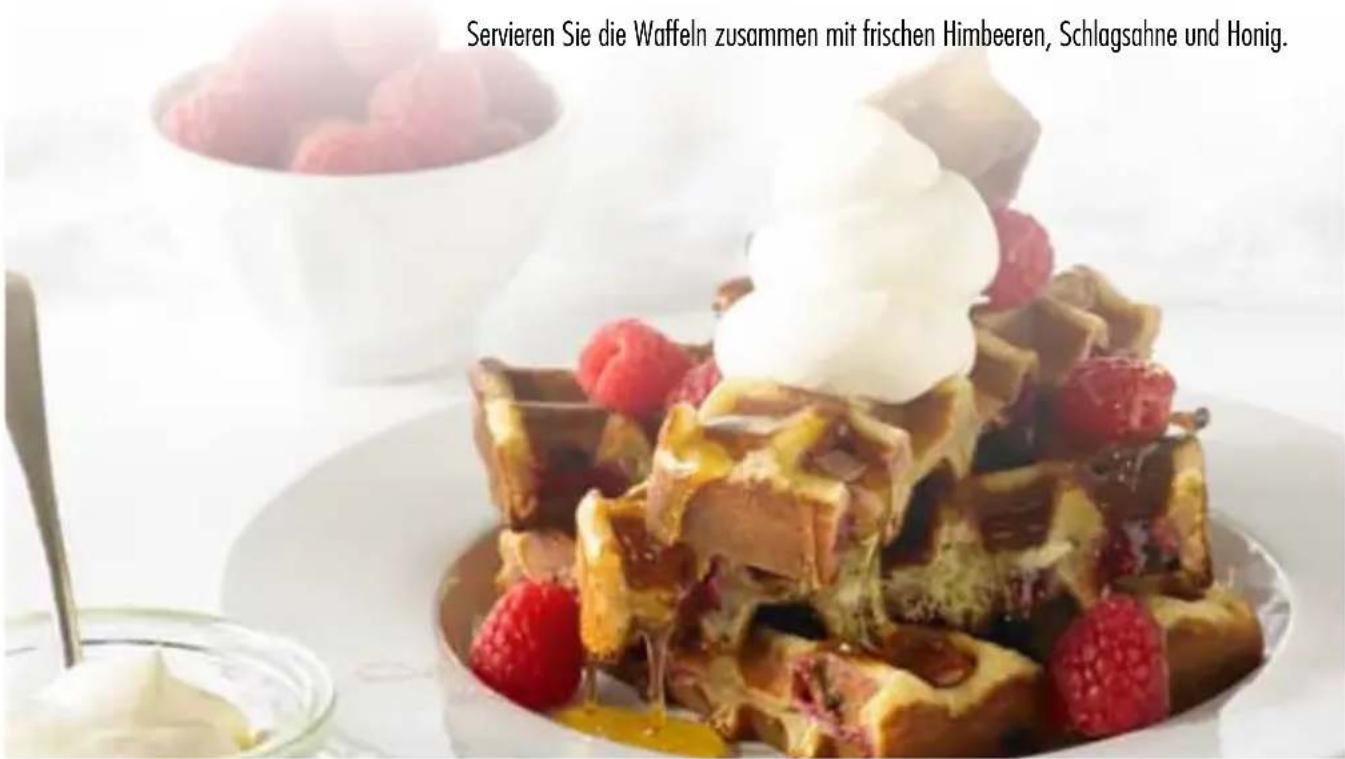 Servieren Sie die Waffeln zusammen mit frischen Himbeeren, Schlagsahne und Honig.