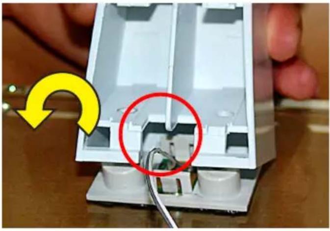 EQ-3 HM-WDC7000 - Remove the base support cover: - 1