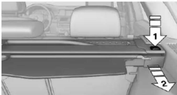 BMW X3 (2014) - Gepäckraumabdeckung mit Trennnetz: Abnehmen - 1