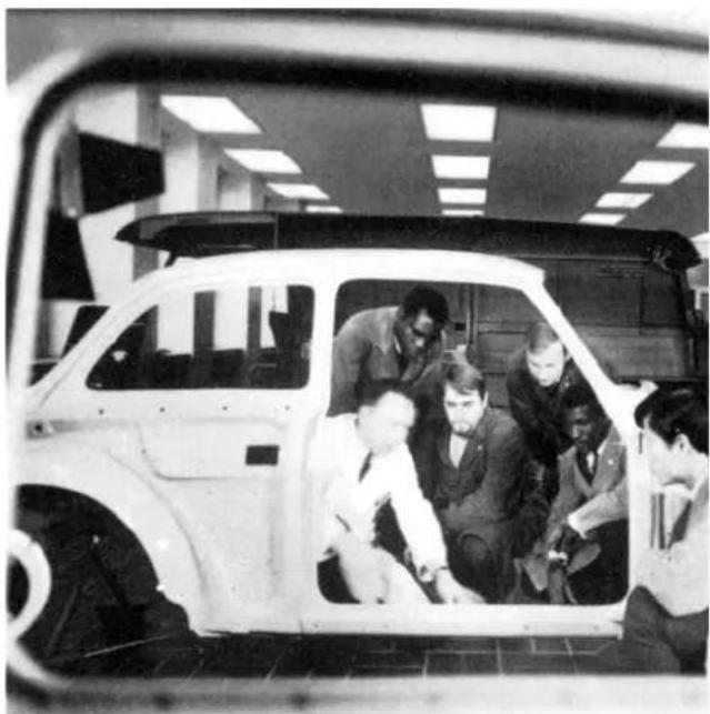 VOLKSWAGEN Beetle VW 1302 (1970) - Sie drücken die „Schulb a n k” b ei VW. Damit Sie sich üb erall auf der Welt mit Ihre m V W sicher wie zu H a u s e fühlen. - 1