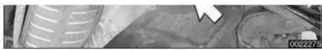 Close-up of a vehicle's roof and roof panel with a white arrow pointing to a specific area (no visible text or symbols).