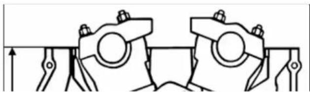 Pure mechanical diagram showing two identical clamping components with no text or symbols