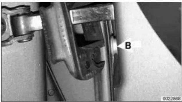 Close-up of mechanical components with labeled component B (no readable text or symbols beyond label)