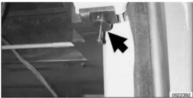 Close-up of a mechanical component with a black arrow pointing to a detail (no visible text or symbols)
