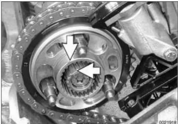 Close-up of a mechanical gear assembly with two arrows pointing to specific components (no visible text or symbols)