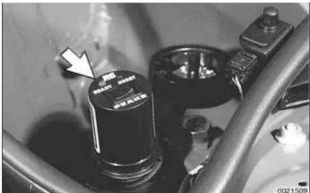 Close-up of a mechanical component with a labeled cylindrical cap and valve, showing no readable text or symbols.