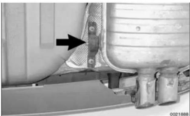 Close-up of a mechanical component with a black arrow pointing to a detail, no visible text or symbols.
