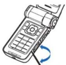 NOKIA N93i - Speicherkarte einsetzen - 1