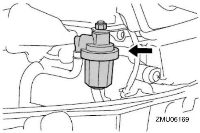 YAMAHA F20B (2011) - Überprüfung des Kraftstofffilters - 1
