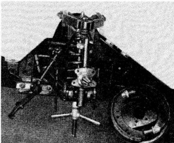 TRIUMPH TR2 (1953) - TO REMOVE FRONT ROAD SPRING - 1