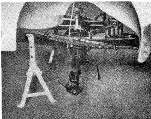TRIUMPH TR2 (1953) - TO REMOVE AXLE - 1