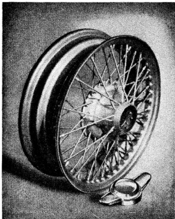 TRIUMPH TR2 (1953) - PRESSED STEEL WHEELS - 1