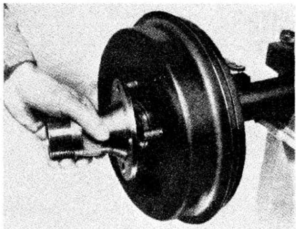 TRIUMPH TR2 (1953) - Centre Lock Adaptors (Wire Wheel) - 1